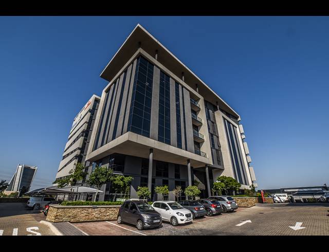 1,332M² OFFICE TO LET IN VORNA VALLEY